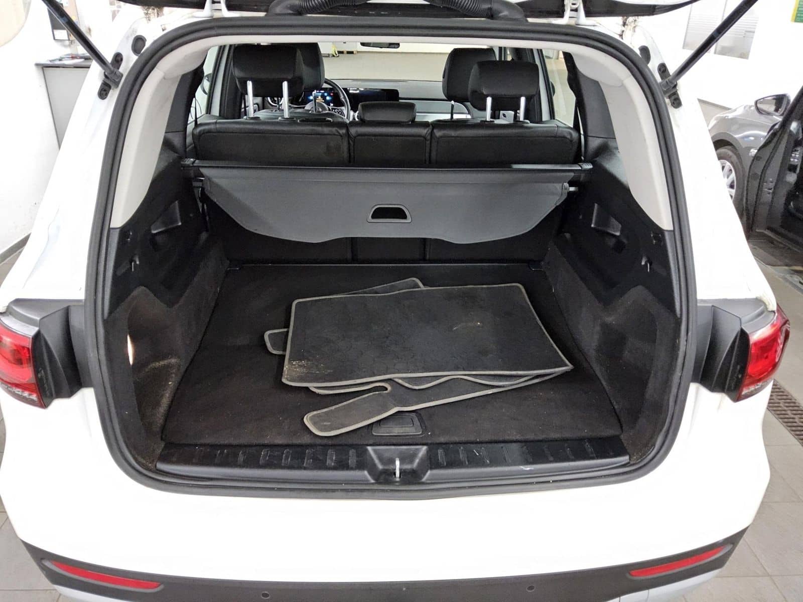 Mercedes-Benz GLB 200 d Style Navi LED Burmester MBUX AHK PDC foto 12