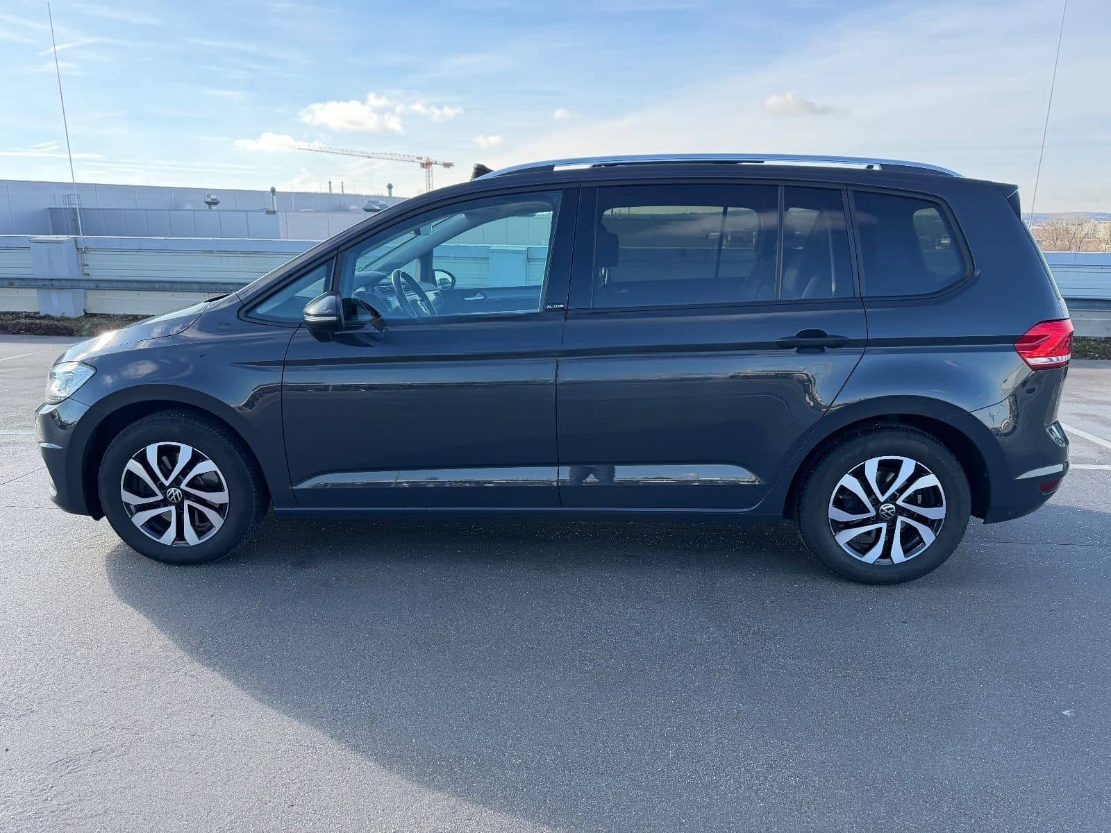 Volkswagen Touran 2.0 TDI*DSG*PANO*NAVI*LED*KAMERA*AHK*ACC* foto 2