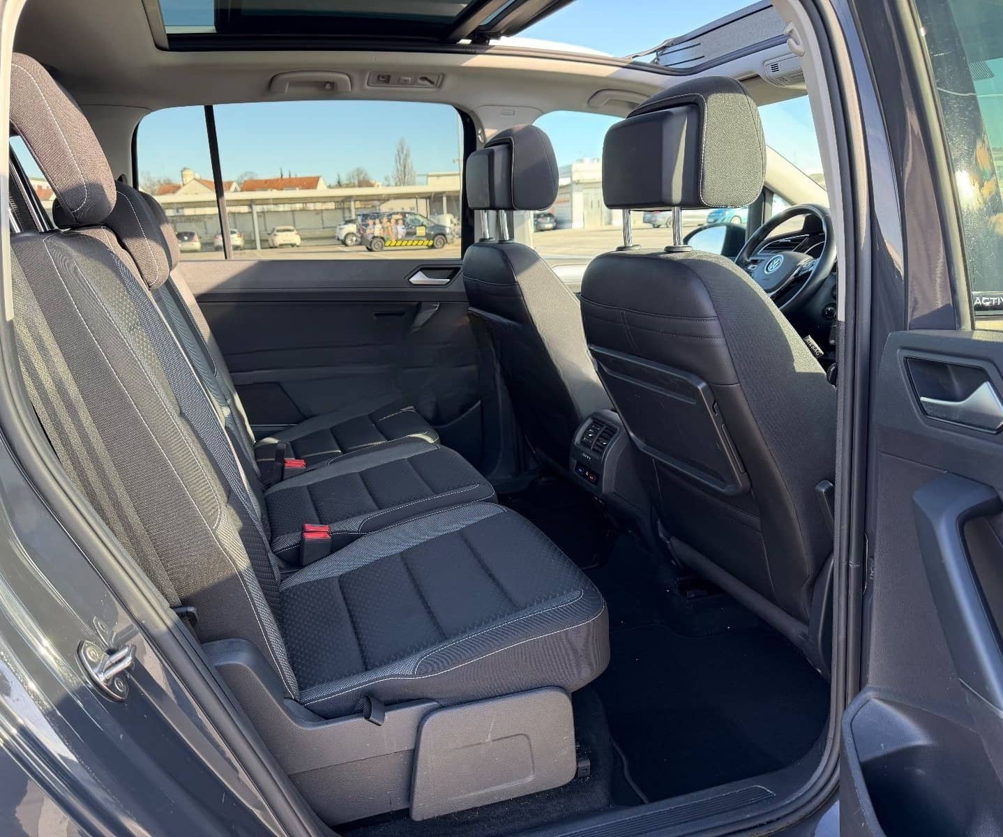 Volkswagen Touran 2.0 TDI*DSG*PANO*NAVI*LED*KAMERA*AHK*ACC* foto 17