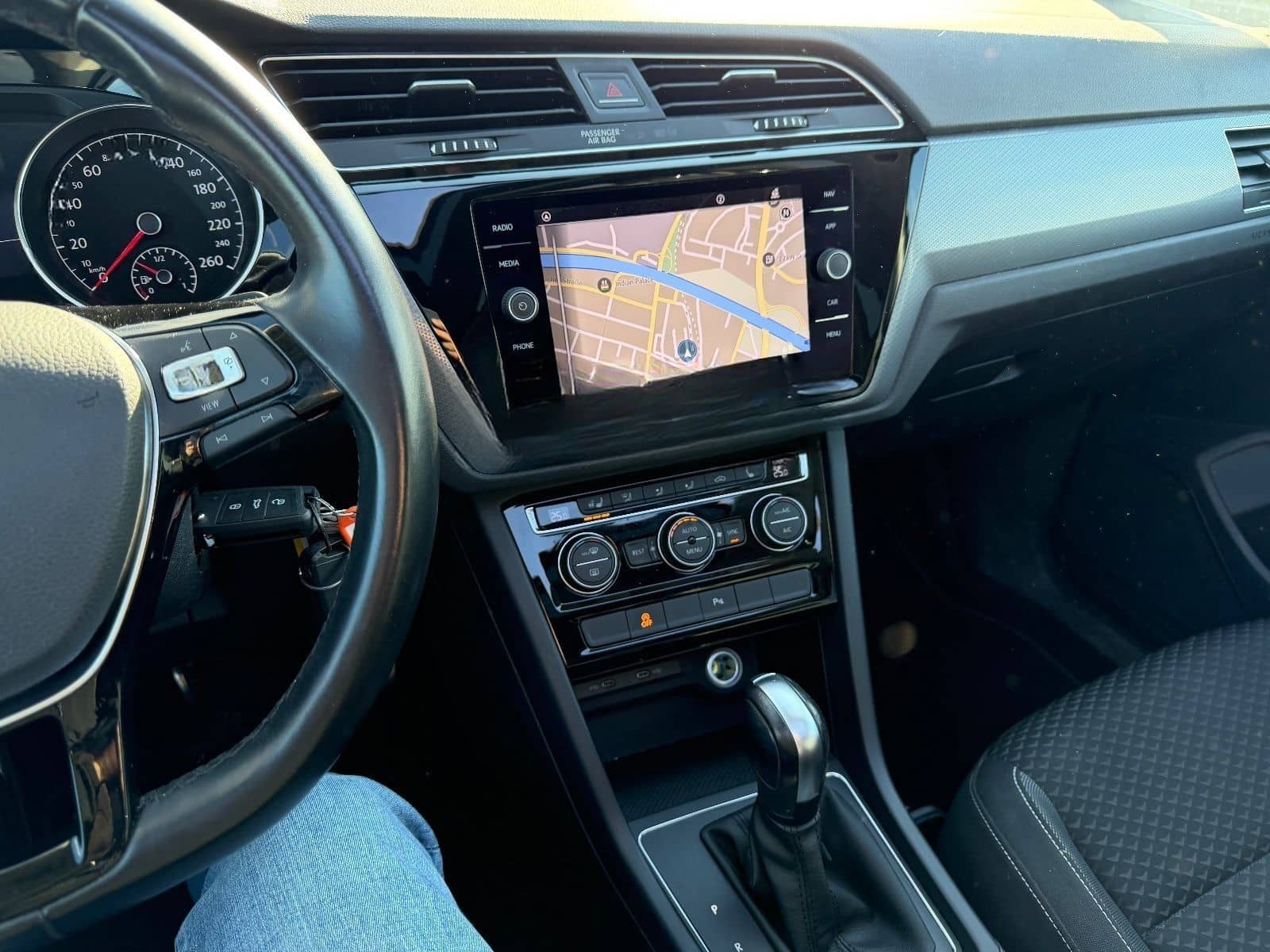 Volkswagen Touran 2.0 TDI*DSG*PANO*NAVI*LED*KAMERA*AHK*ACC* foto 10