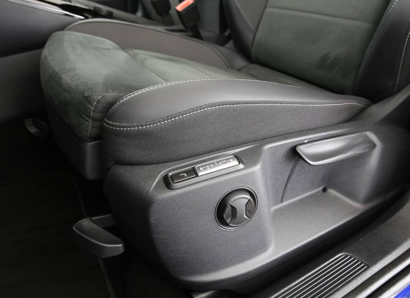 Volkswagen T-Roc 2.0TSI 4M 190PS DSG R-Line Black Style AHK foto 17