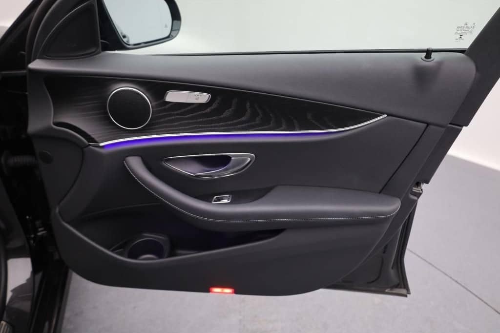 Mercedes-Benz E 300 e Lim Avantgarde Night Distr Widescreen foto 14