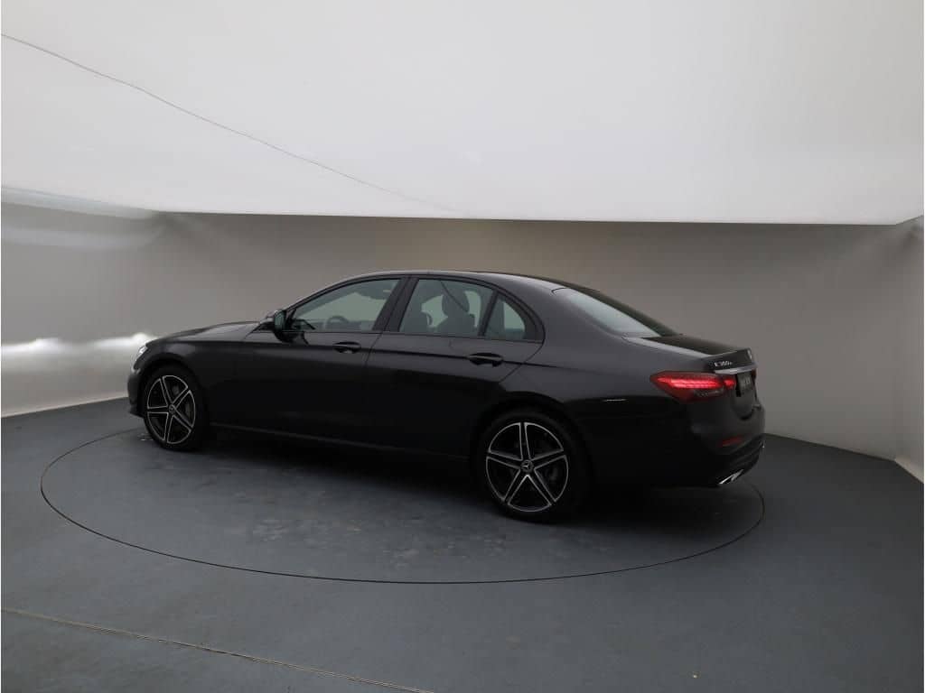Mercedes-Benz E 300 e Lim Avantgarde Night Distr Widescreen foto 4