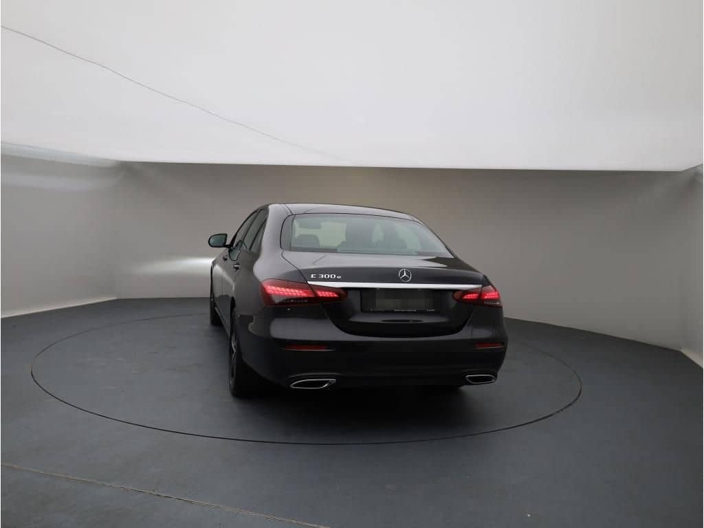 Mercedes-Benz E 300 e Lim Avantgarde Night Distr Widescreen foto 5