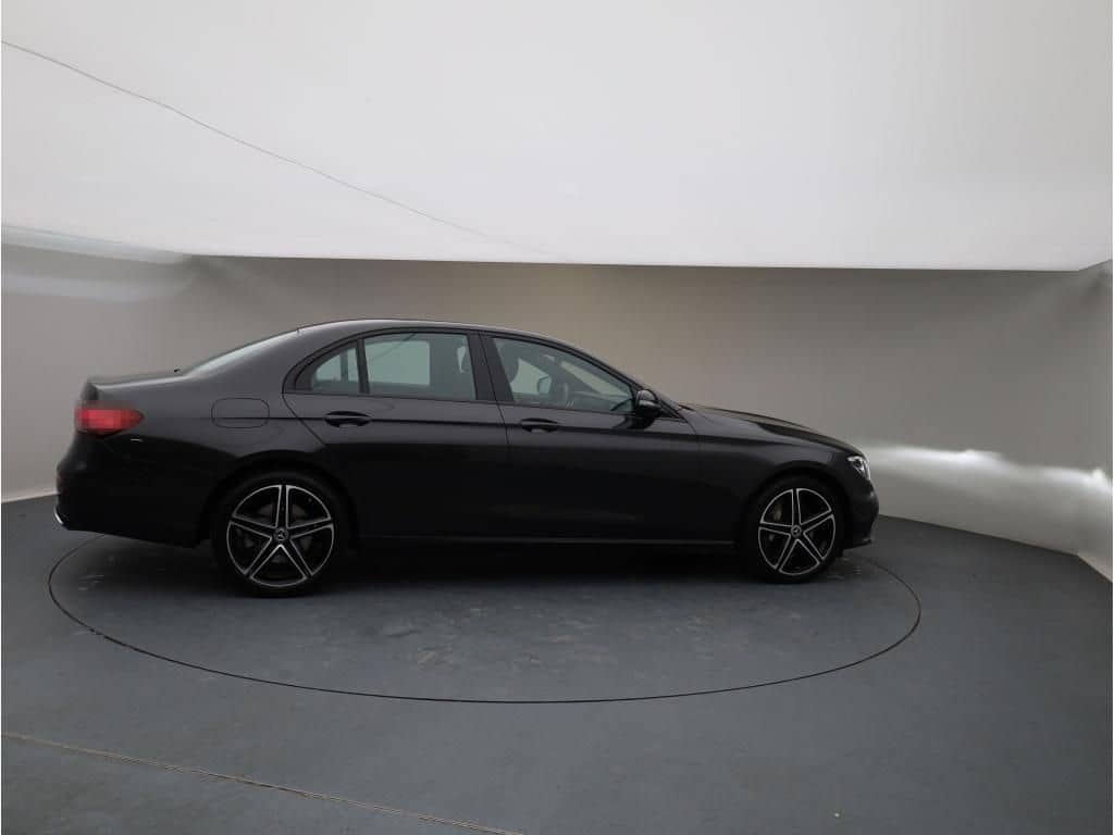 Mercedes-Benz E 300 e Lim Avantgarde Night Distr Widescreen foto 7