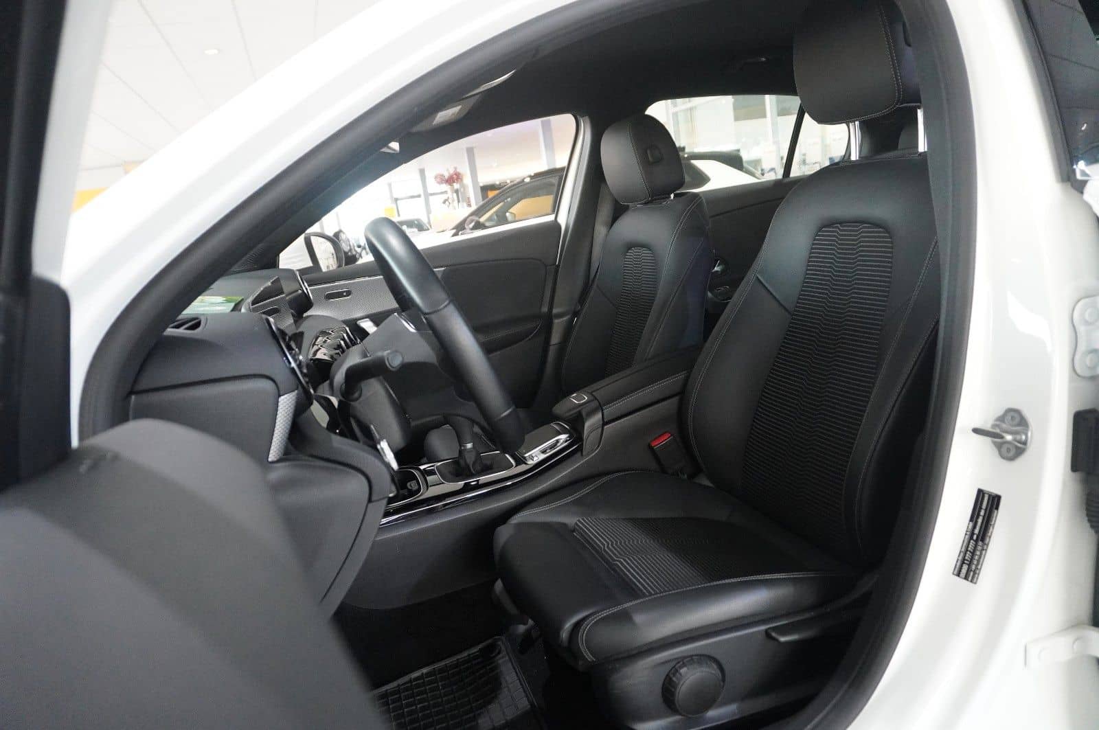 Mercedes-Benz A 180 LIM. PROGRESSIVE NAVI/LED/VIRTU./SHZ/PDC foto 17