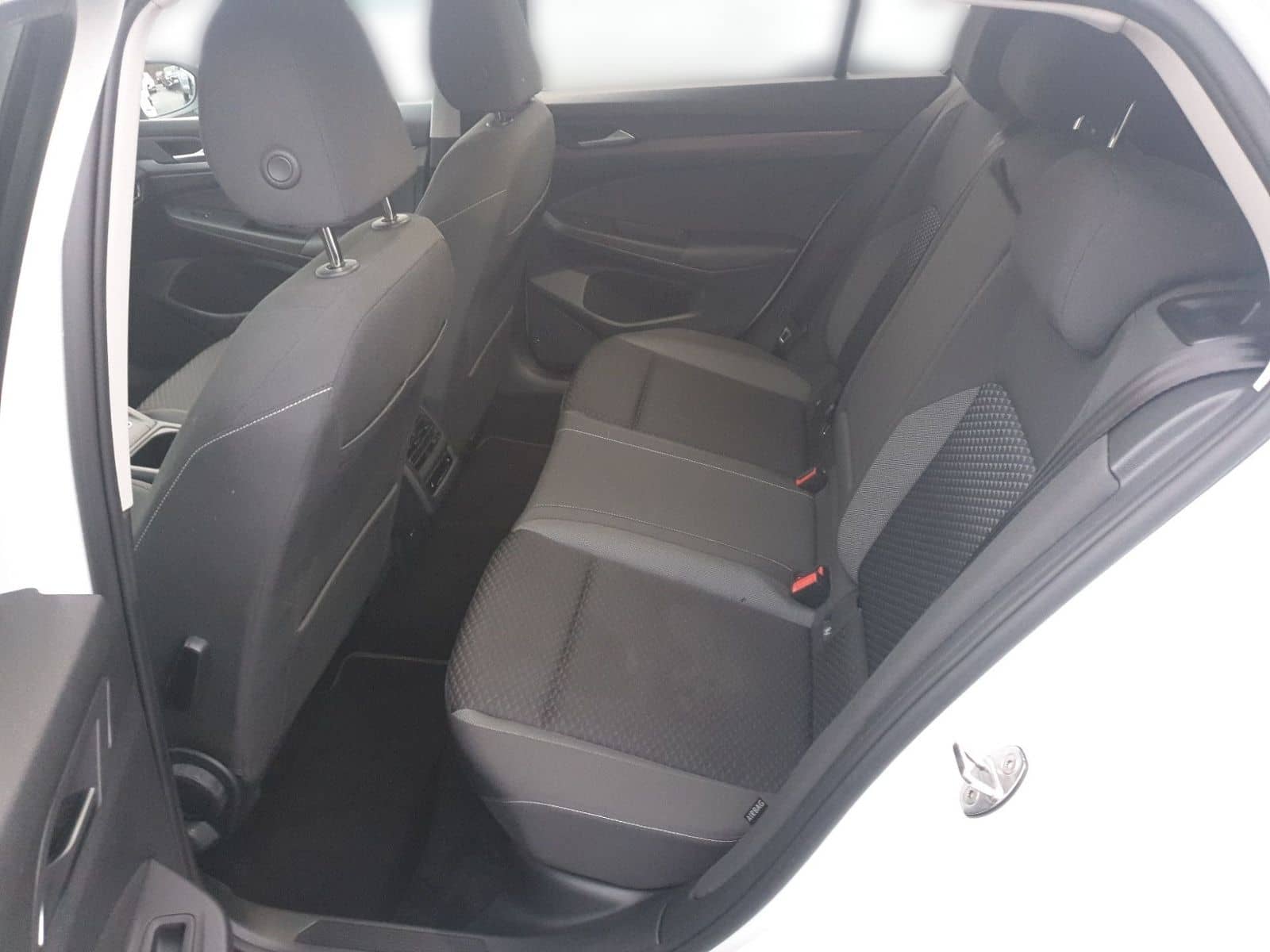 Volkswagen Golf VIII 1.5 TSI ACTIVE +STHZ +IQ.LIGHT +ACC +N foto 14