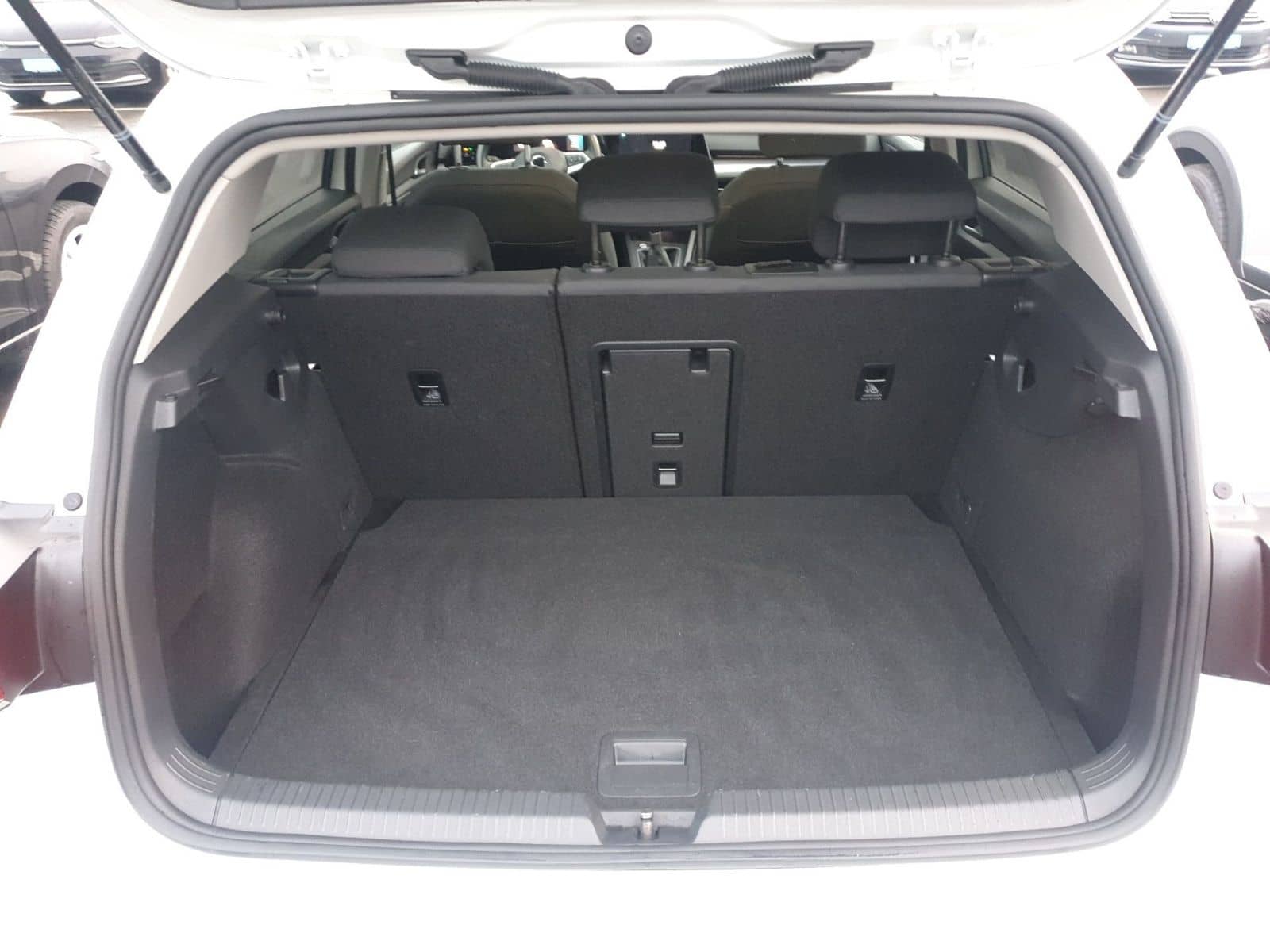 Volkswagen Golf VIII 1.5 TSI ACTIVE +STHZ +IQ.LIGHT +ACC +N foto 15