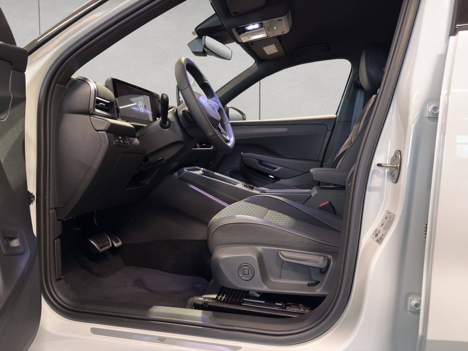 Volkswagen T-Roc R-Line 1.5l eTSI DSG SHZ RFK ACC HEAD-UP B foto 9