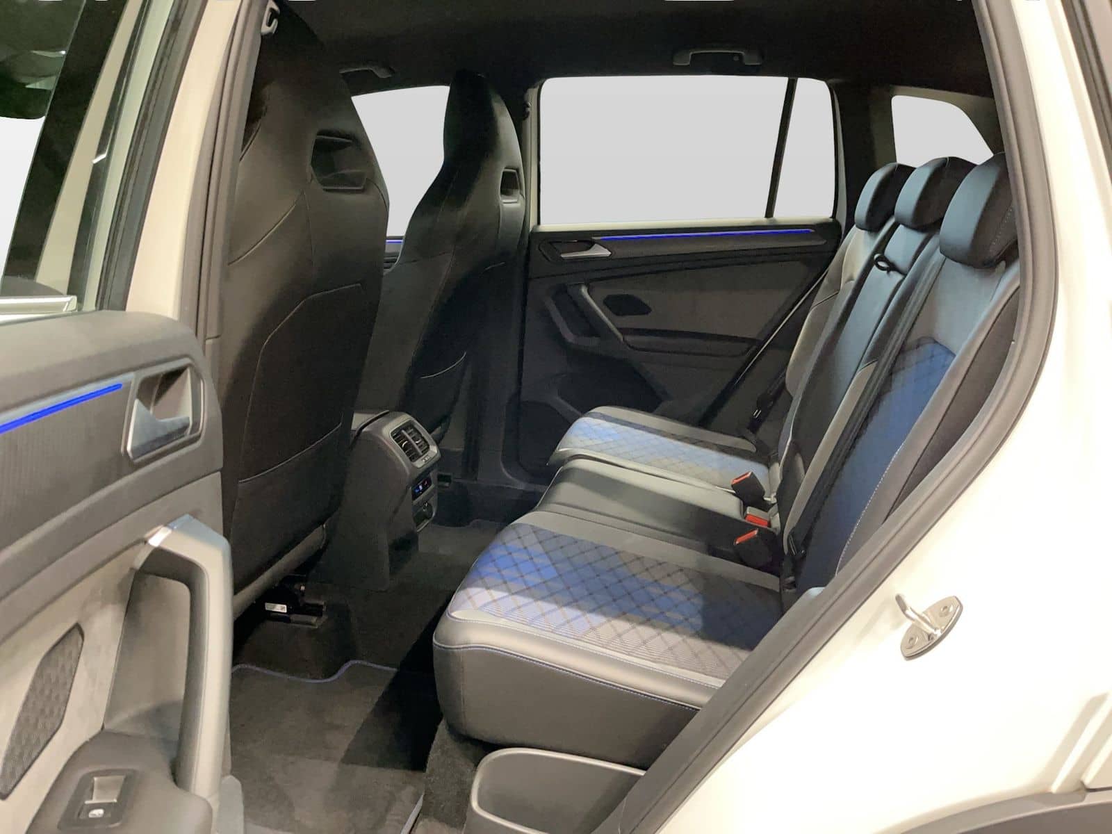 Volkswagen Tiguan R 2.0 TSI DSG 4Motion ACC AUT LED Navi foto 9