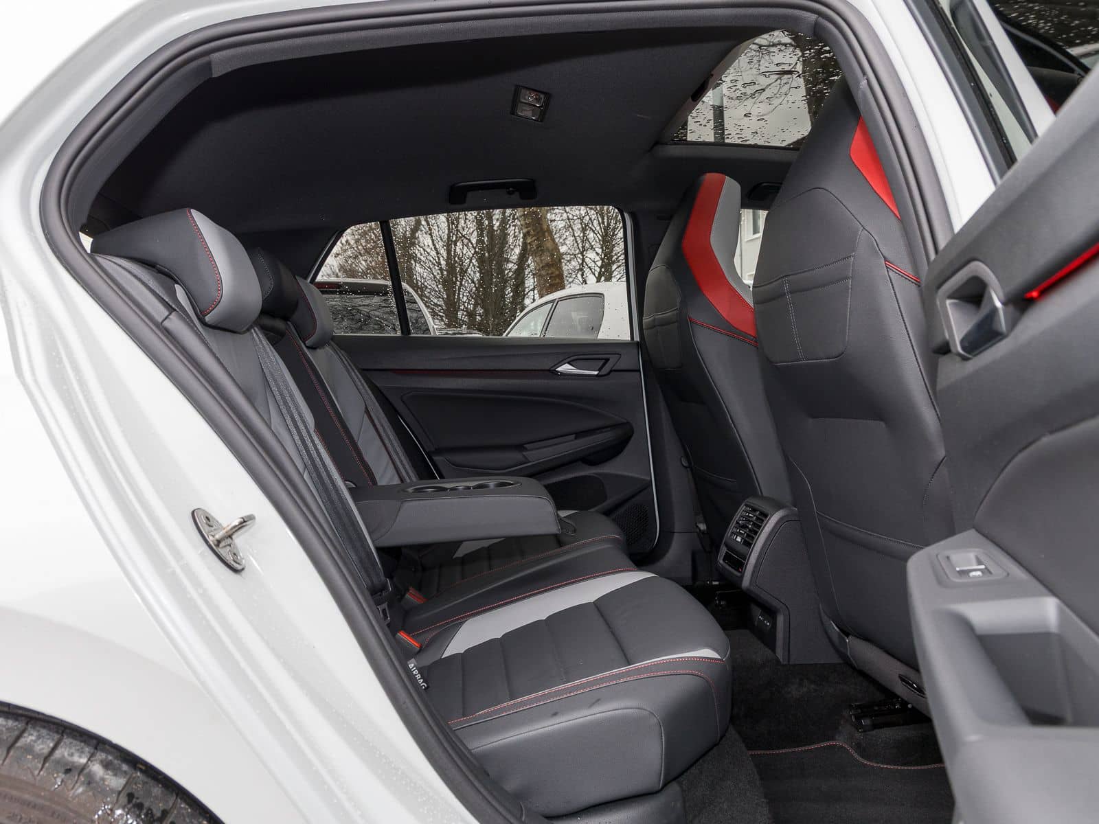 Volkswagen Golf VIII 2.0 TSI DSG GTI Clubsport PANORAMA NAV foto 7