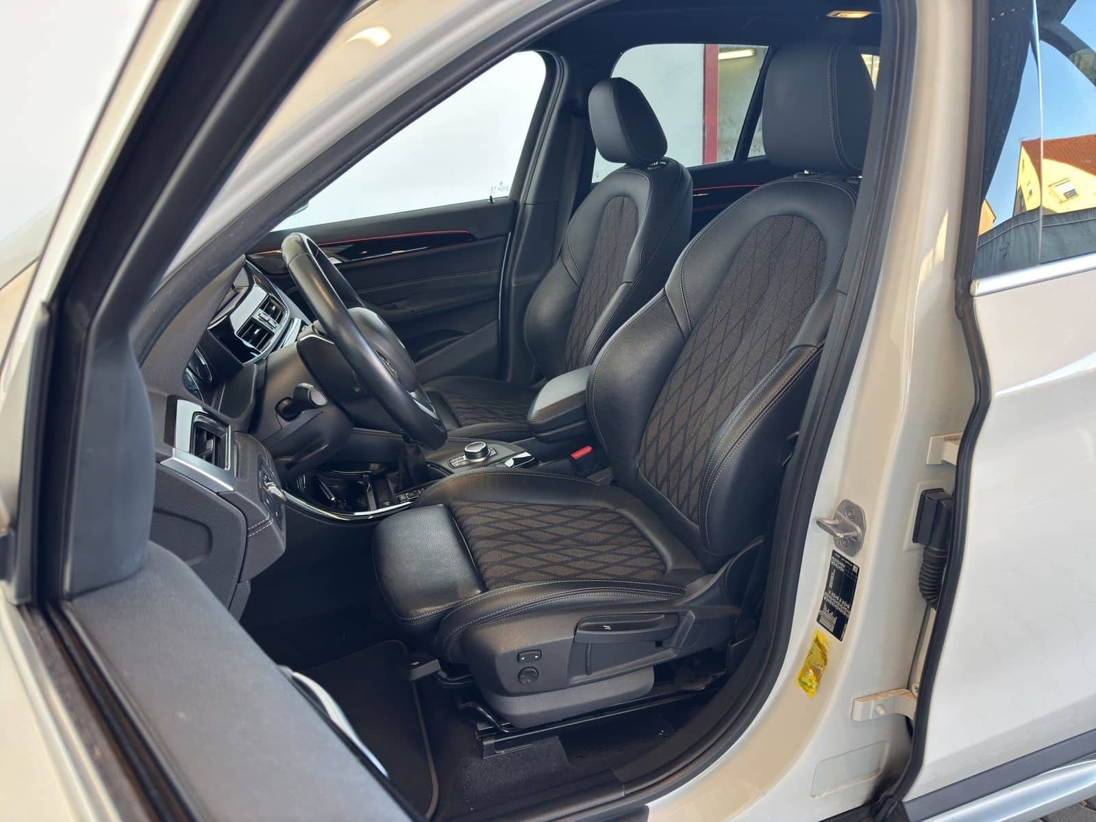 BMW X1 sDrive18i xLine Navi.LED.PGD.RFK.Sportsz.PDC foto 8