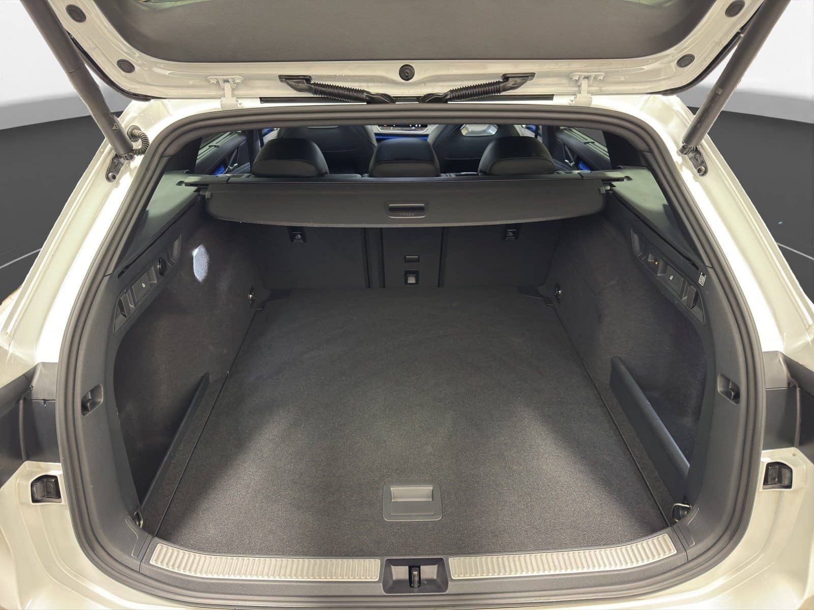 Volkswagen Passat Variant 2.0 TDI DSG R-Line | NAVI | AHK | foto 15