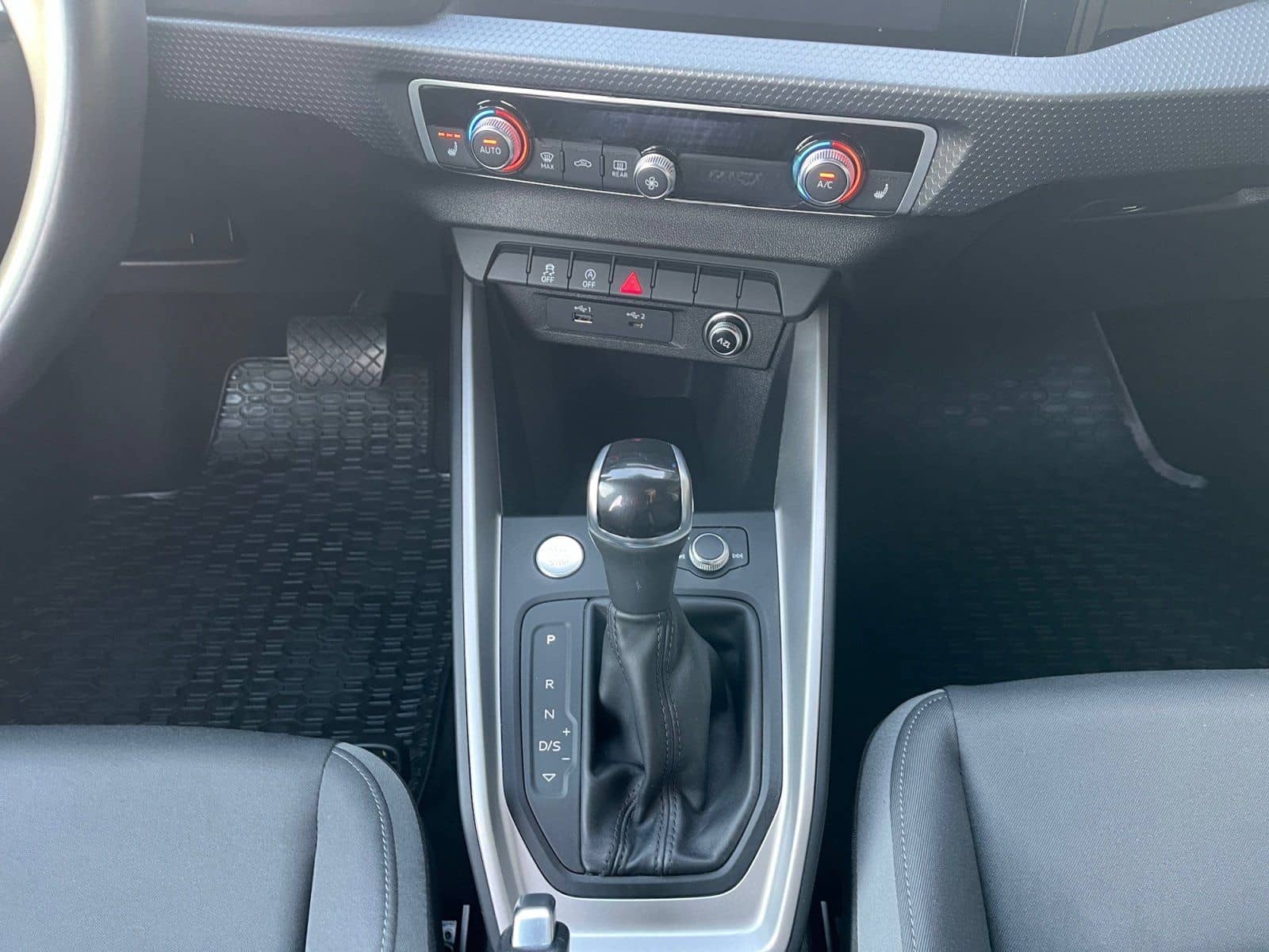 Audi A1 Sportback 1.0 TFSI S-Line 2xKlima KeyLess foto 9