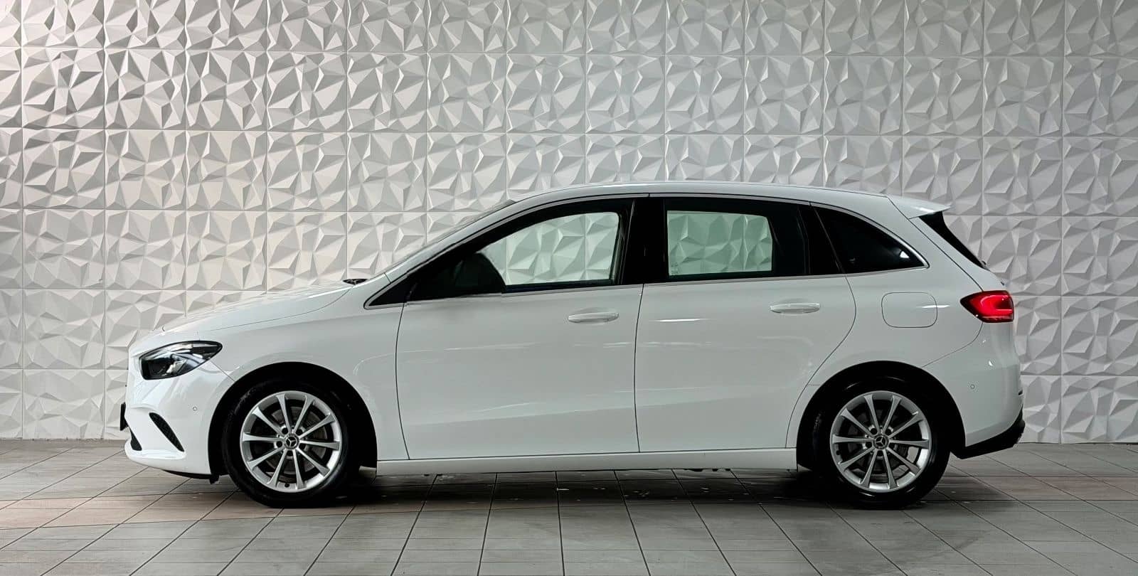 Mercedes-Benz B 220 4Matic|LED|AMBIENTE|WIDESCREEN|SPUR|TEMP foto 4