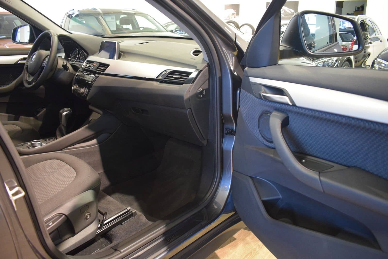 BMW X1 xDrive20i NAVI/SITZH./PDC/TEMPOMAT/KLIMAAUT. foto 18