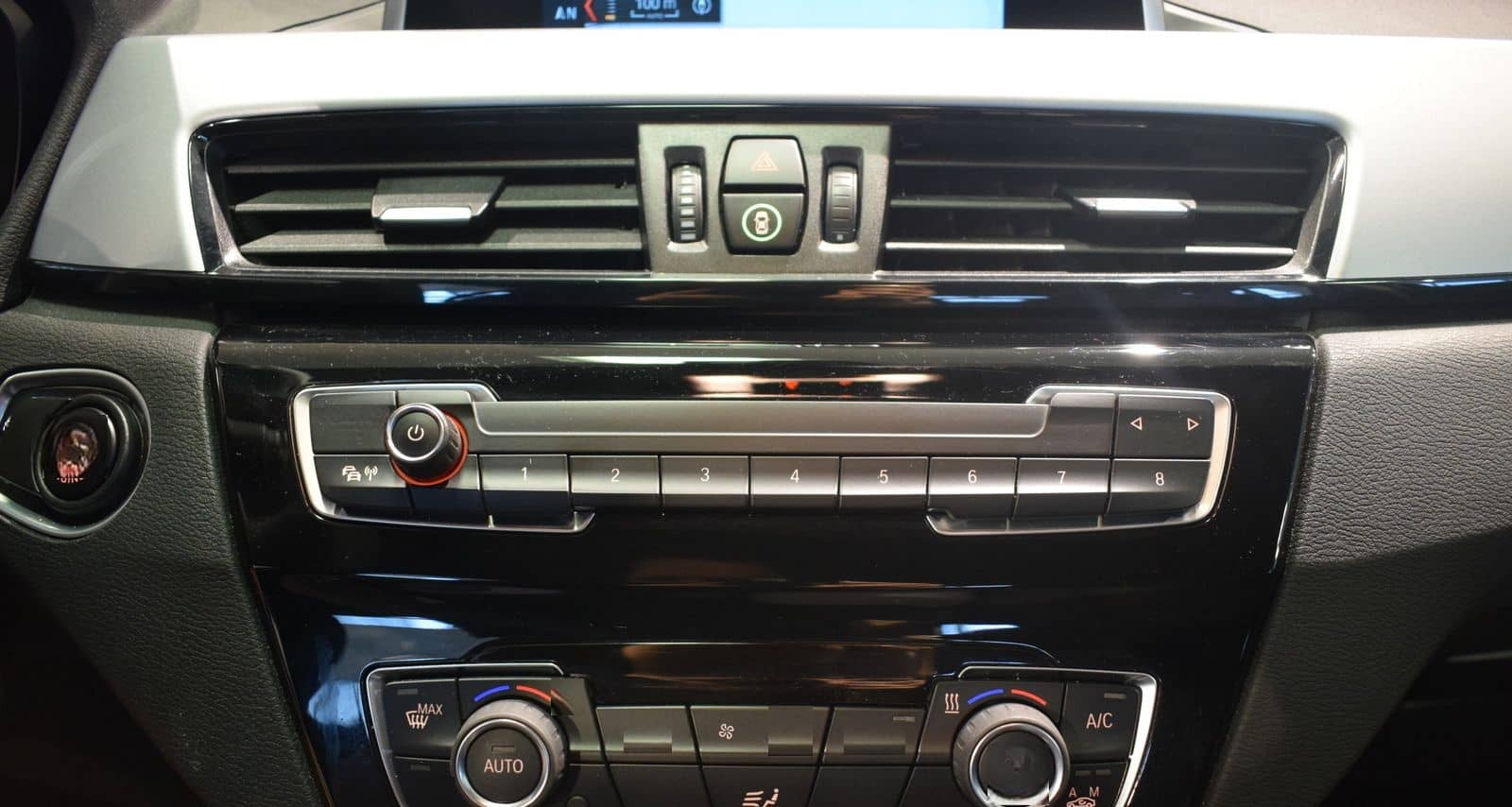 BMW X1 xDrive20i NAVI/SITZH./PDC/TEMPOMAT/KLIMAAUT. foto 9