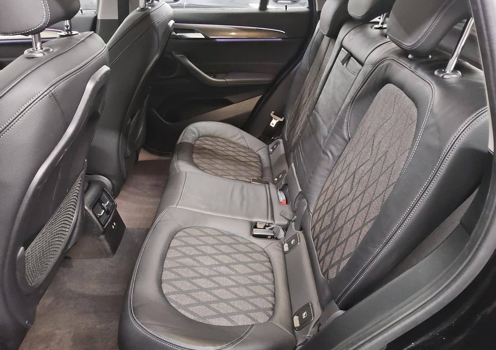 BMW X1 sDrive20d X-Line T-Leder Navi LED HiFi PDC foto 13