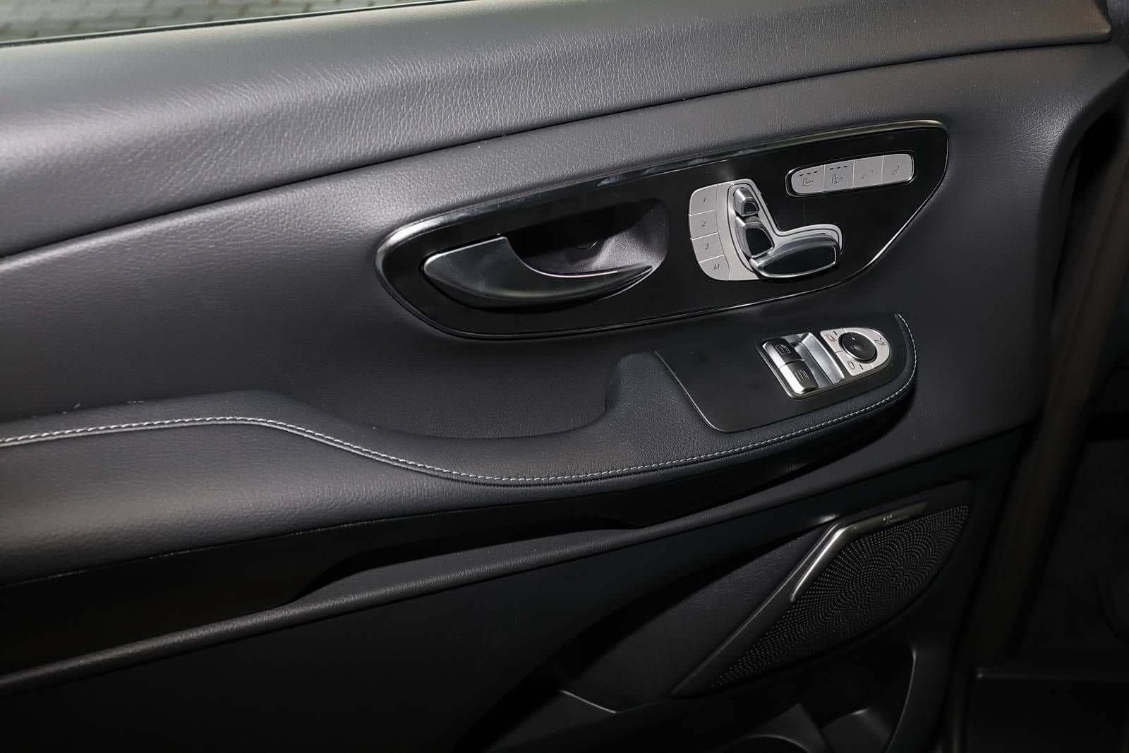 Mercedes-Benz V 300 d AVANTGARDE lang Distro+Pano+AHK+Airmatic foto 15