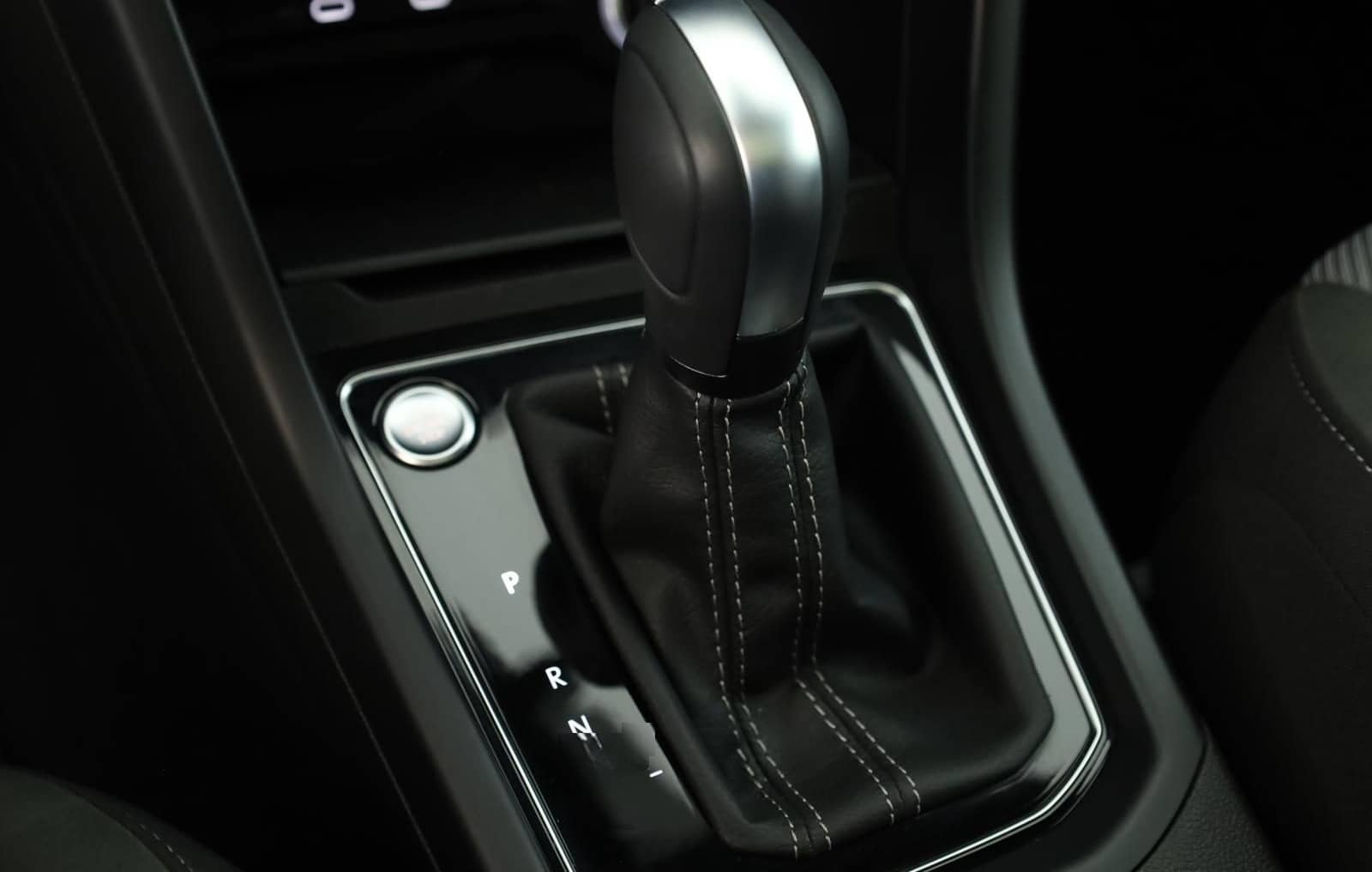 Volkswagen Touran 2.0 TDI DSG Highline R-Line 7 Pano 18 AHK foto 13