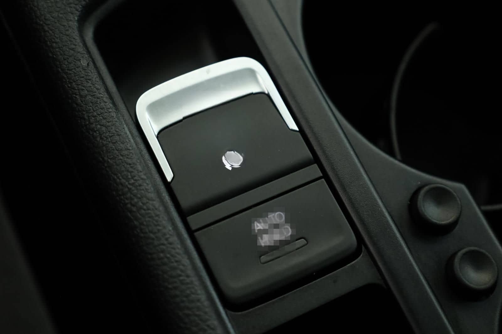 Volkswagen Touran 2.0 TDI DSG Highline R-Line 7 Pano 18 AHK foto 14