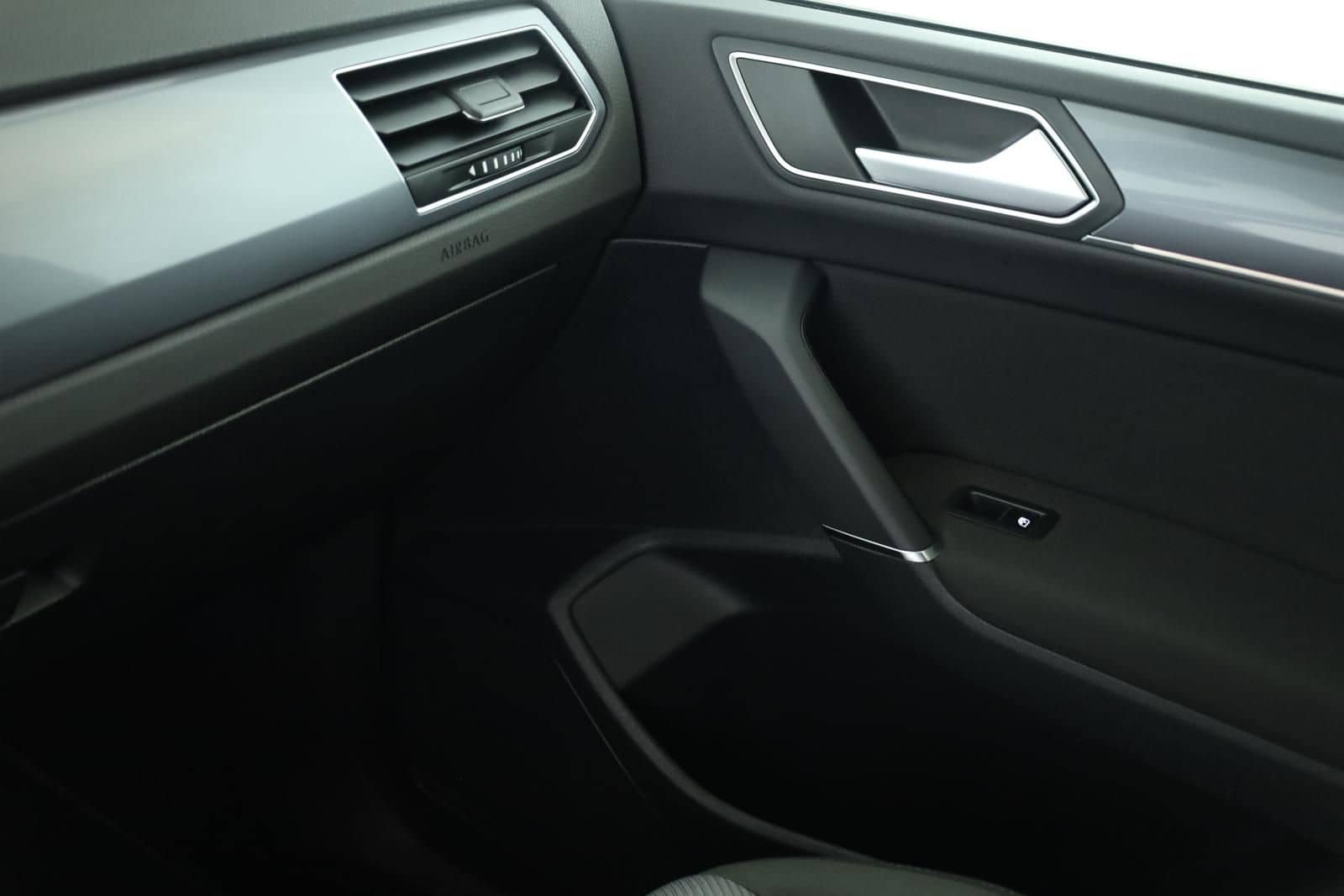 Volkswagen Touran 2.0 TDI DSG Highline R-Line 7 Pano 18 AHK foto 15