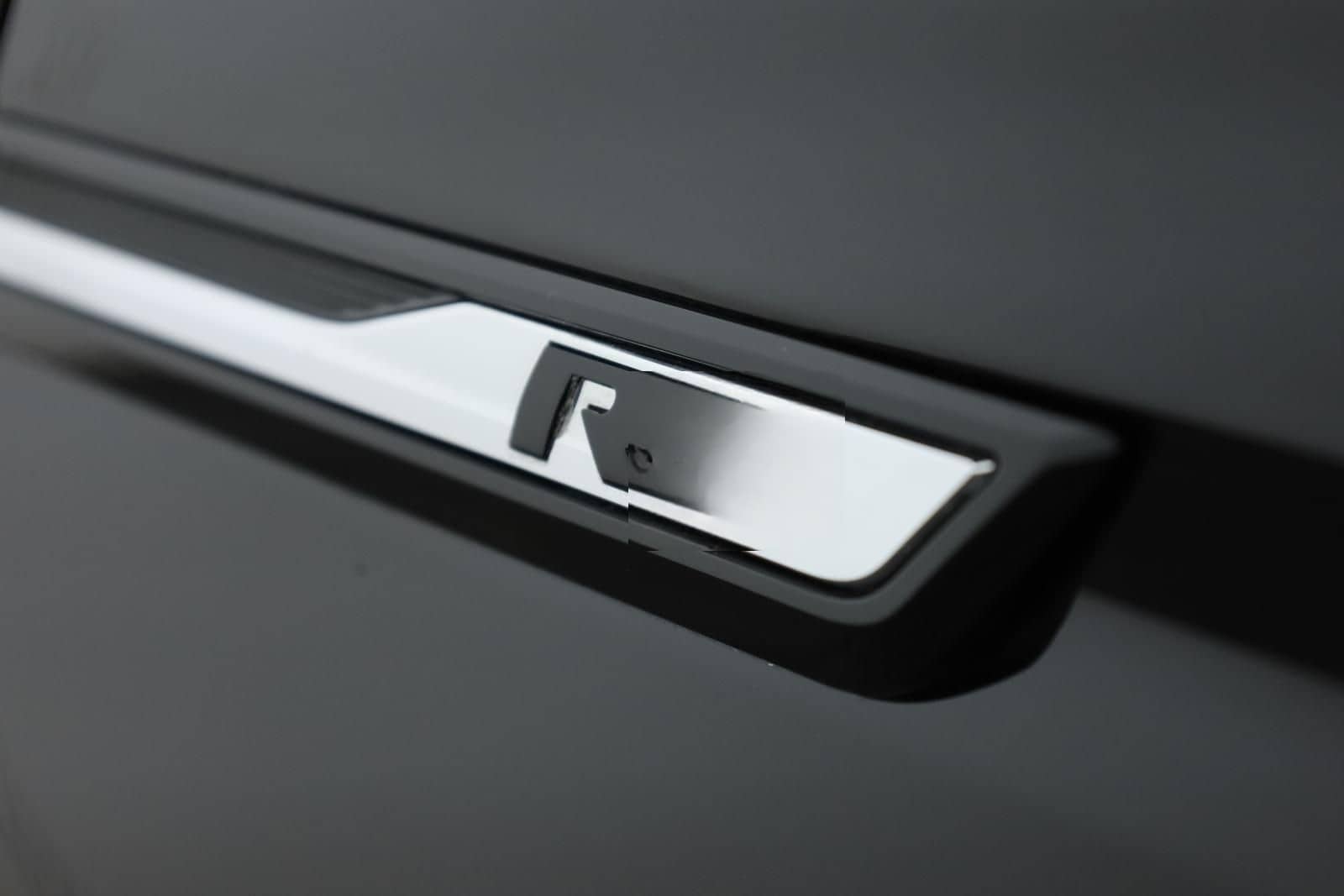 Volkswagen Touran 2.0 TDI DSG Highline R-Line 7 Pano 18 AHK foto 24