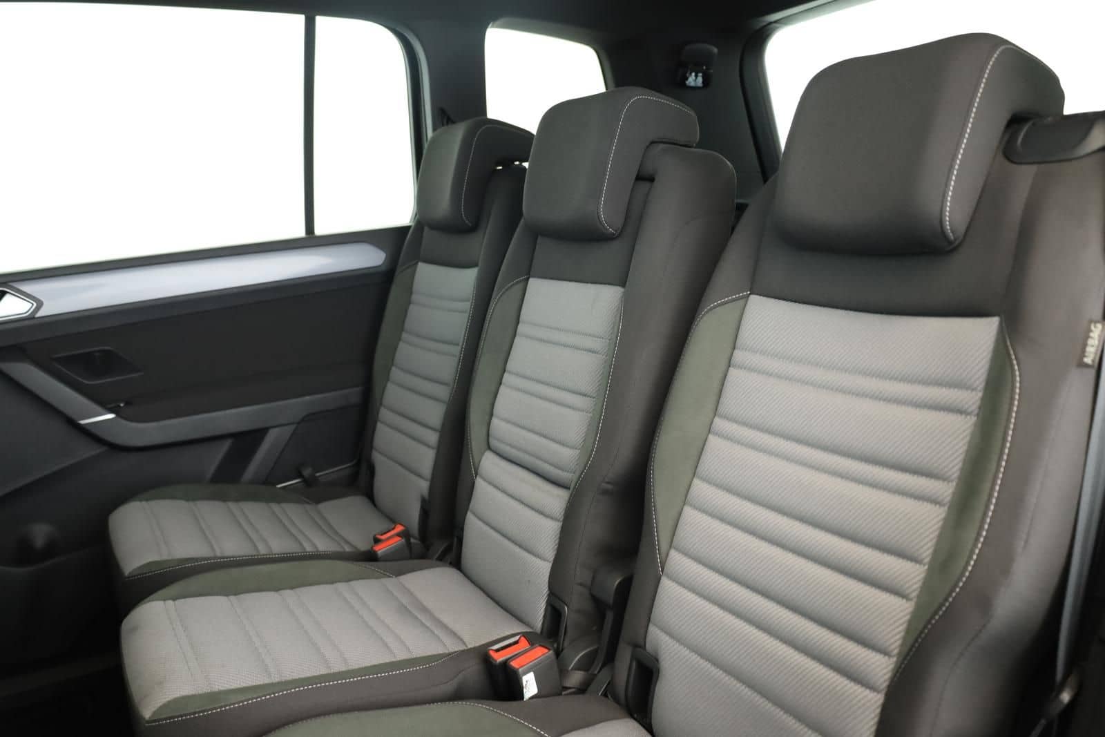 Volkswagen Touran 2.0 TDI DSG Highline R-Line 7 Pano 18 AHK foto 7