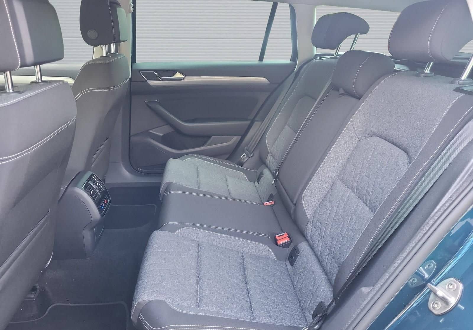 Volkswagen Passat 1.5TSI Business DSG Navi+LED+SHZ+AHK+ACC+ foto 25