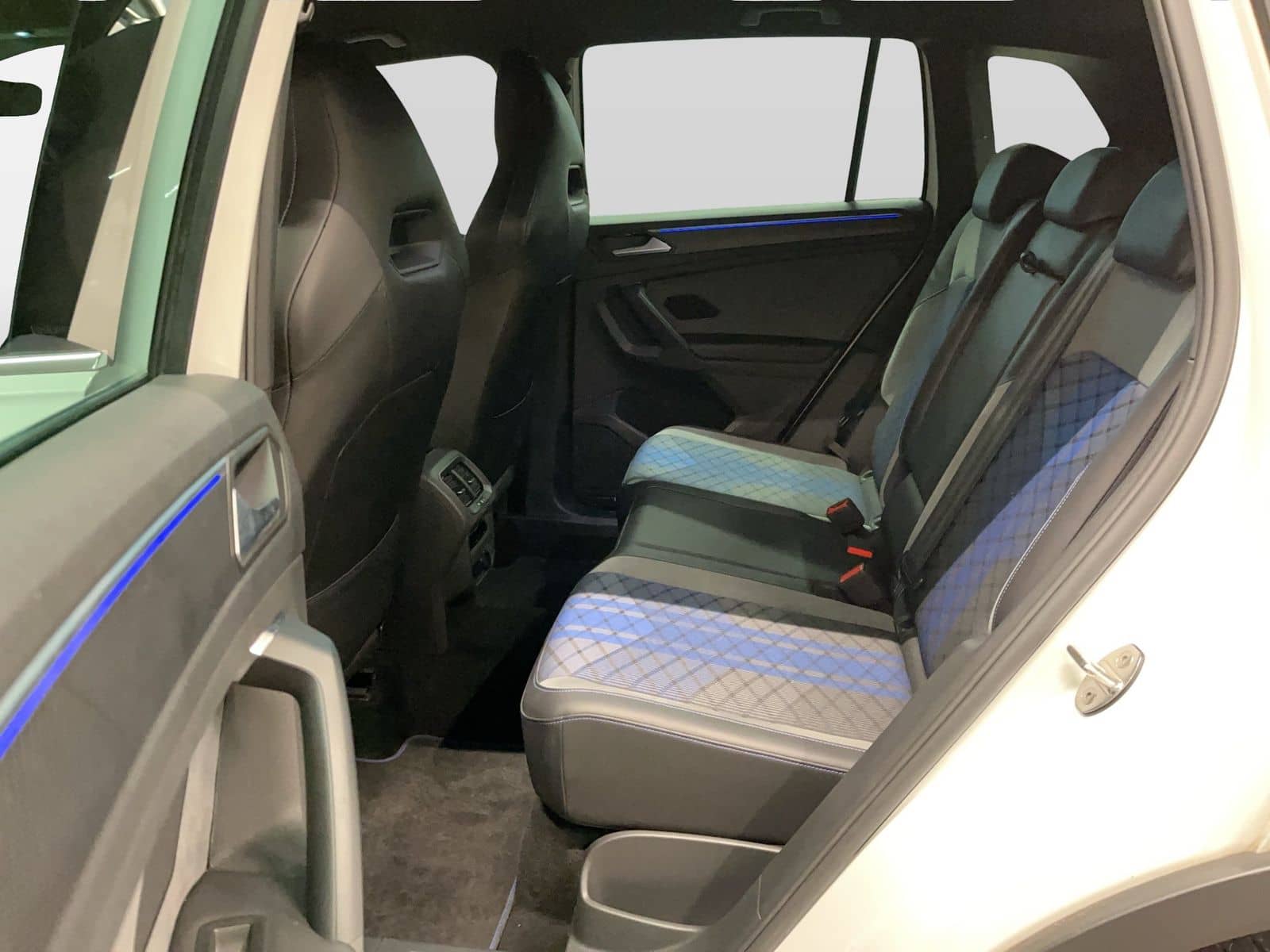 Volkswagen Tiguan 2.0 TSI DSG 4Motion R ACC AHK AUT KeyLess foto 9