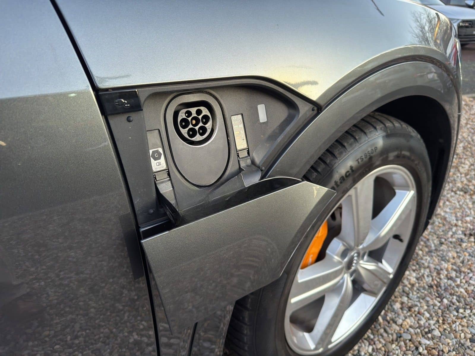 Audi e-tron S line 50 quattro foto 22