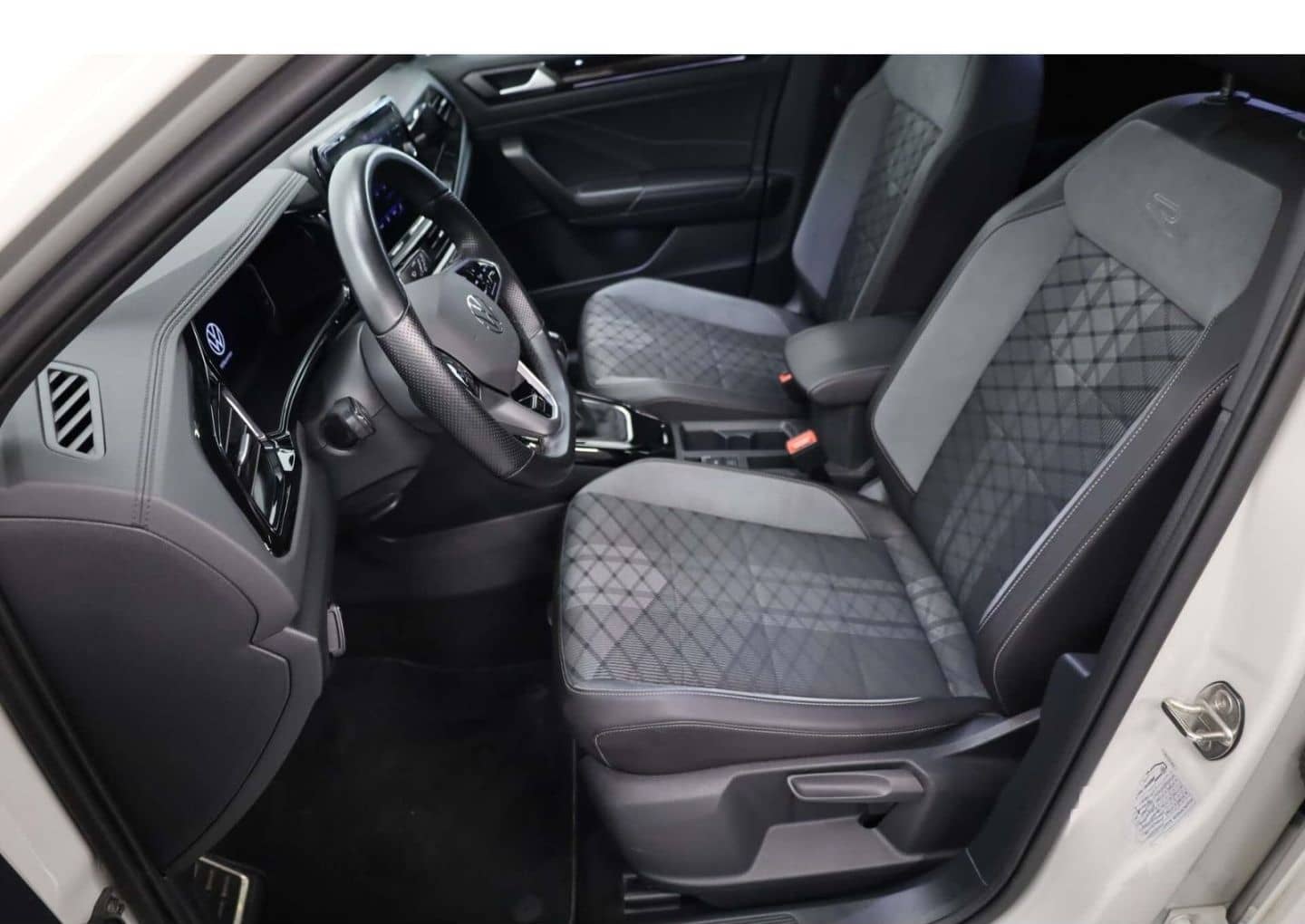 Volkswagen T-Roc 1.0 TSI R-Line 6-Gg. LED/RFK/SH/ACC/SH foto 6