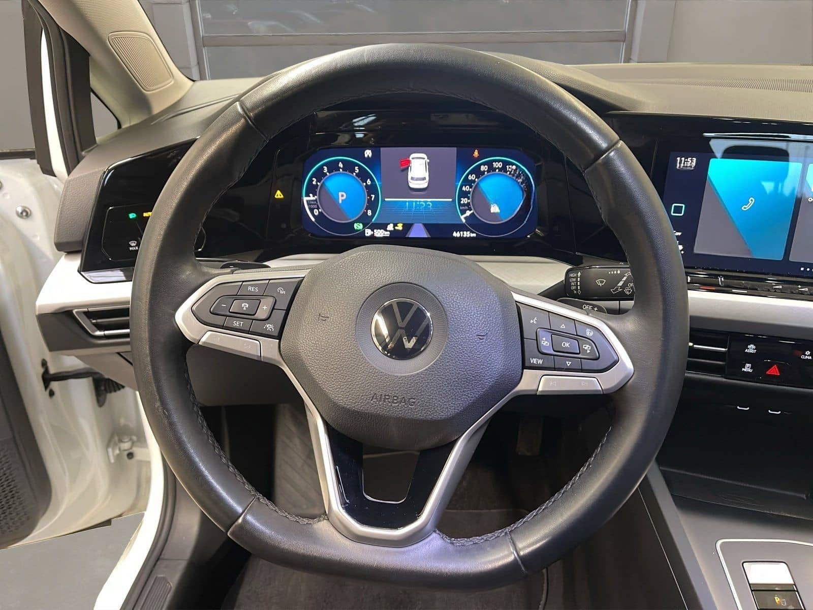 Volkswagen Golf VIII 1.0 eTSI Life ACC AUT Kam. Navi LED LM foto 11