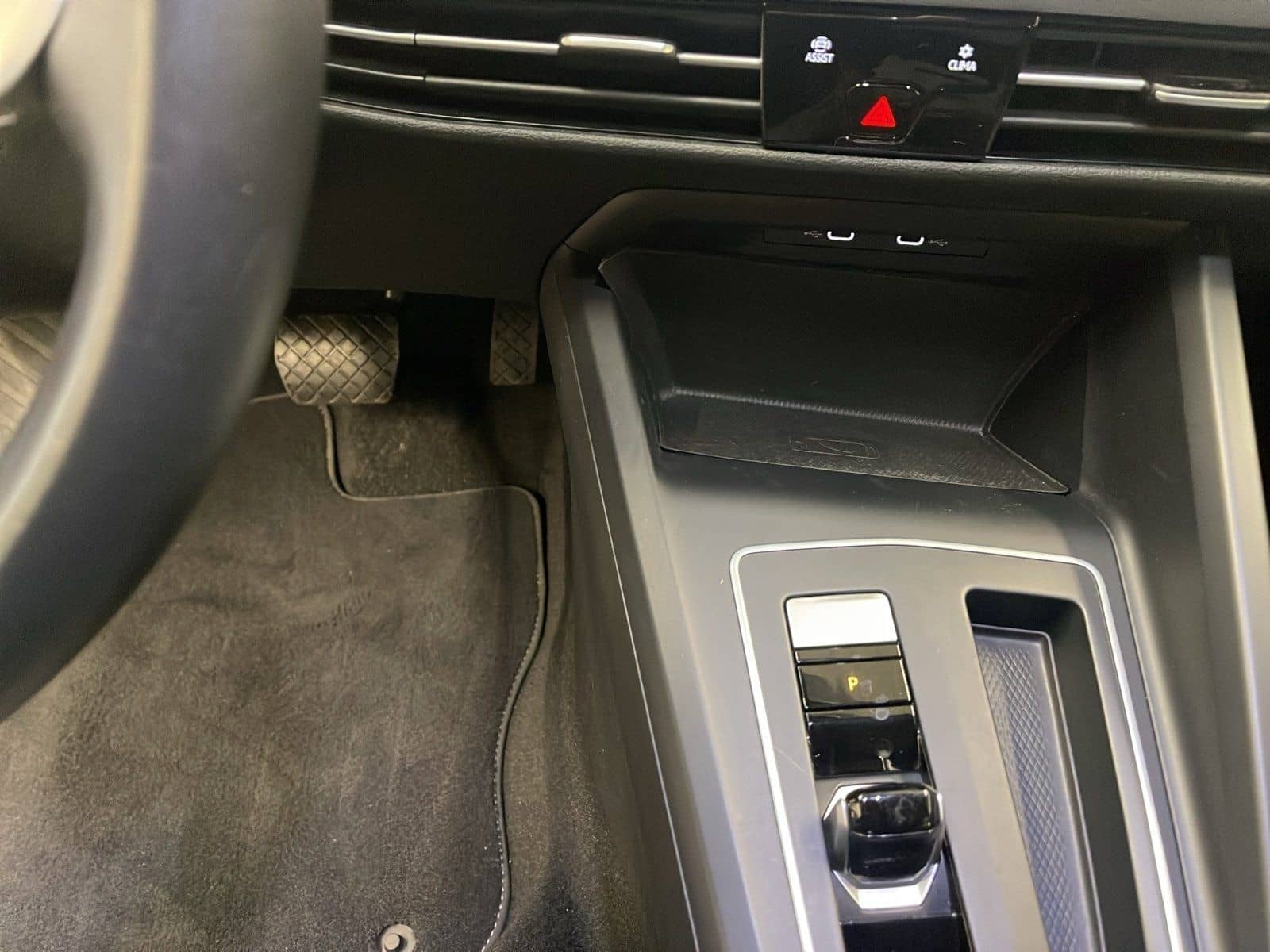 Volkswagen Golf VIII 1.0 eTSI Life ACC AUT Kam. Navi LED LM foto 14