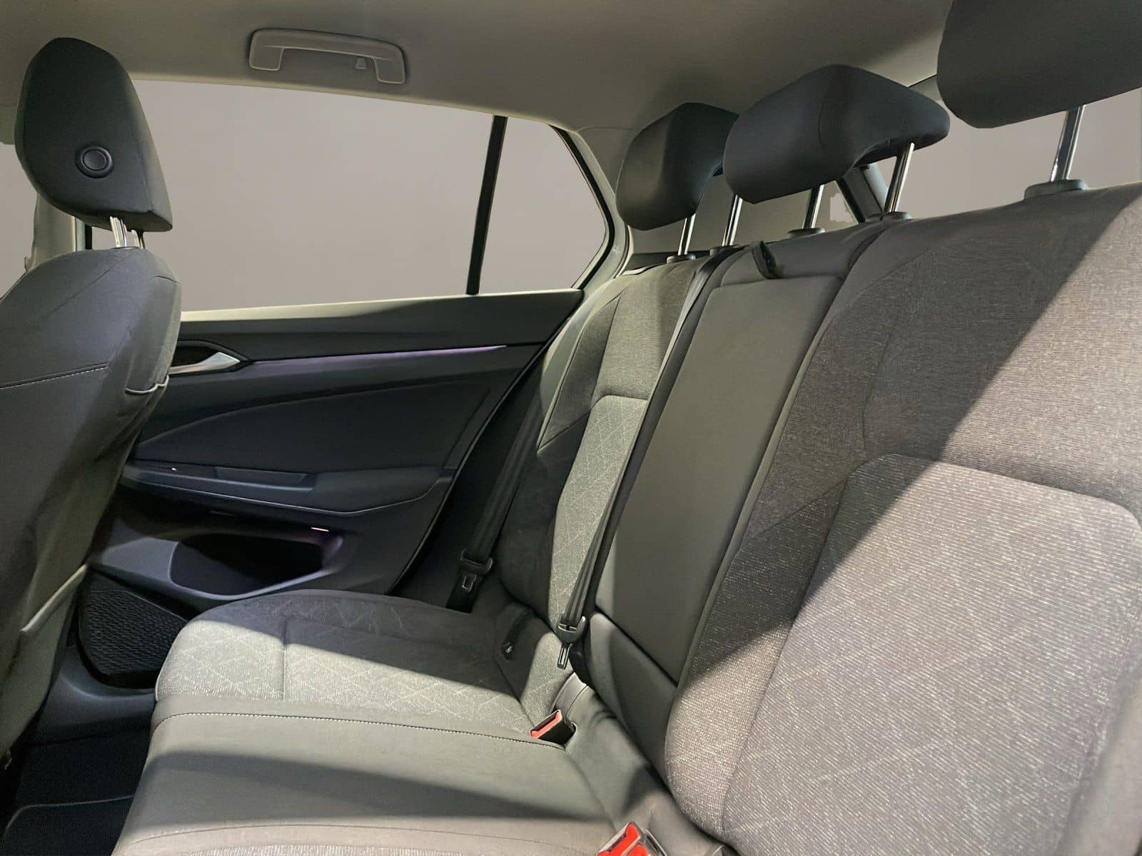 Volkswagen Golf VIII 1.0 eTSI Life ACC AUT Kam. Navi LED LM foto 15