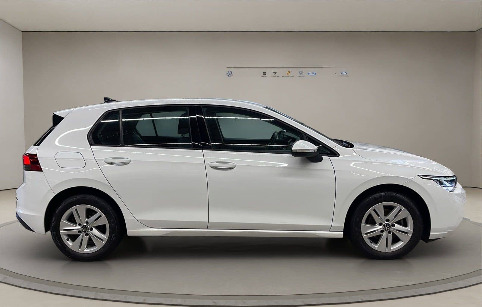 Volkswagen Golf VIII 1.0 eTSI Life ACC AUT Kam. Navi LED LM foto 6