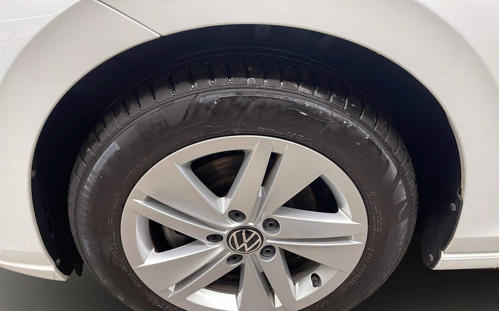 Volkswagen Golf VIII 1.0 eTSI Life ACC AUT Kam. Navi LED LM foto 7