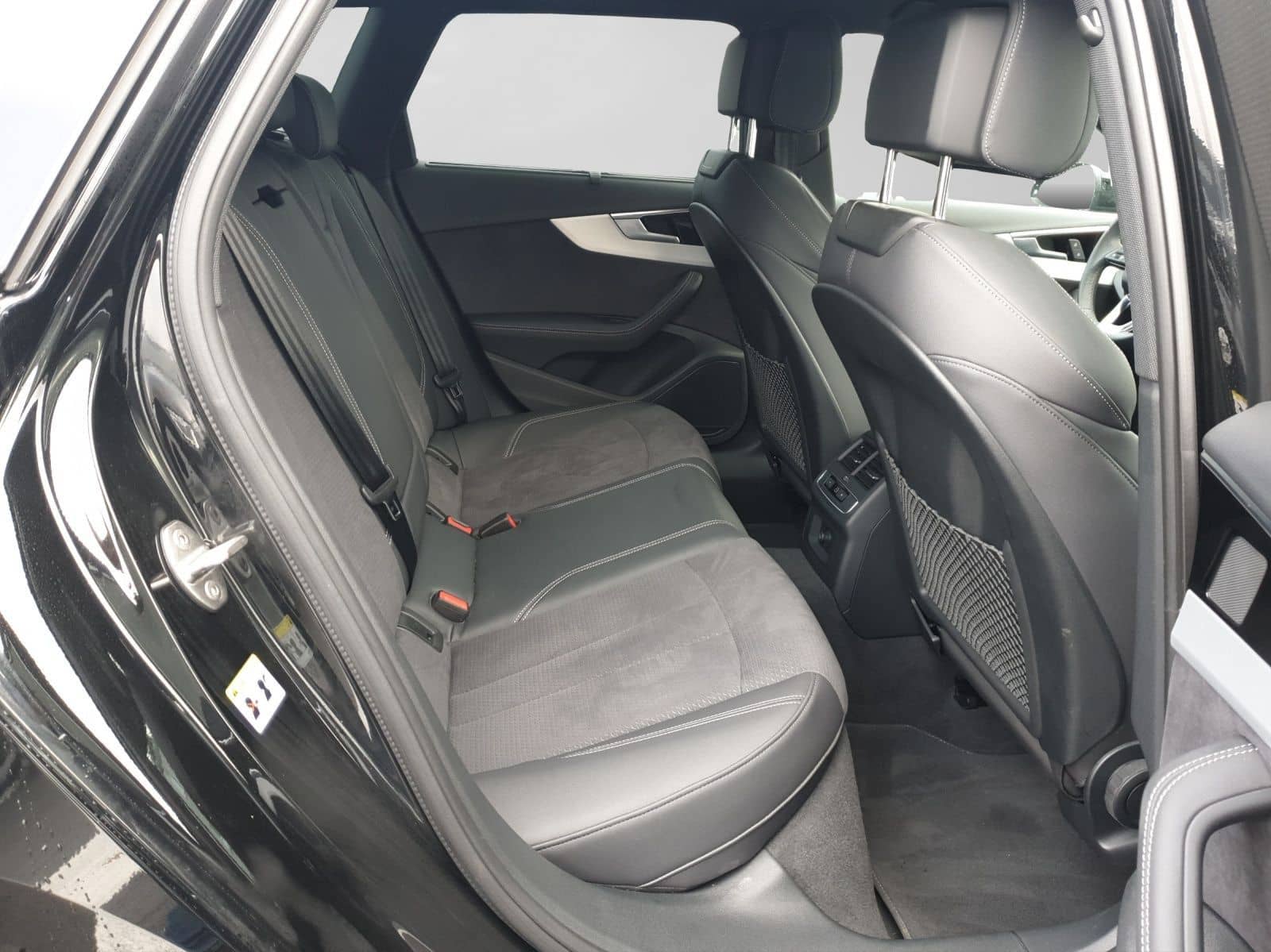 Audi A4 Avant 40 TFSI Q 2x S LINE LM19 MATRIX AHK NAV foto 6