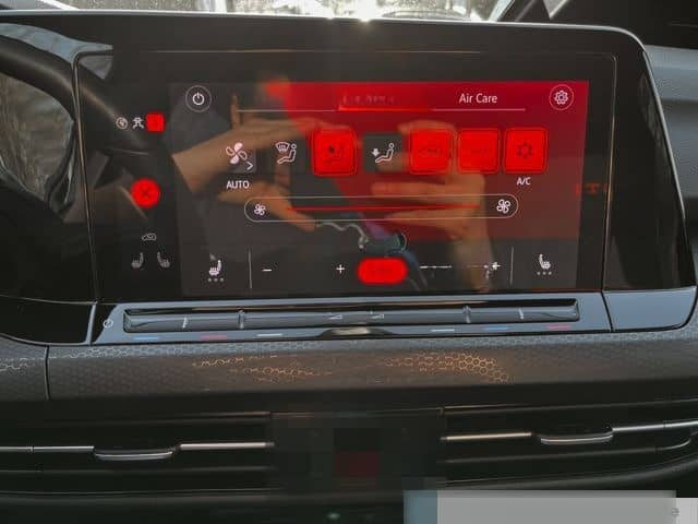 Volkswagen Golf VIII 2.0 TSI DSG GTI Clubsport Navi Pano Ka foto 10