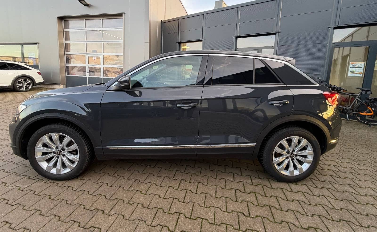 Volkswagen T-Roc 1.5 TSi DSG Sport Navi/LED/AHK foto 4
