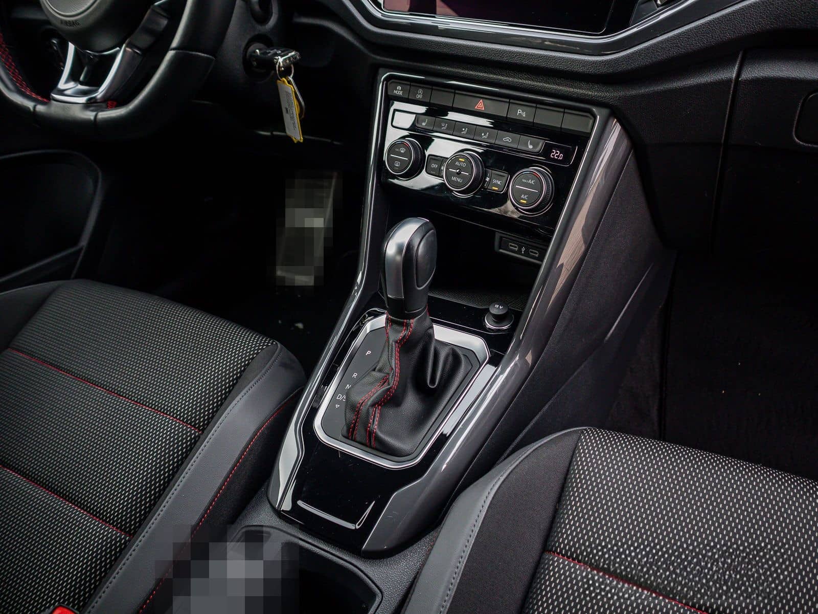 Volkswagen T-ROC Sport 1.5 TSI LED Navi ParkPilot RearView foto 17