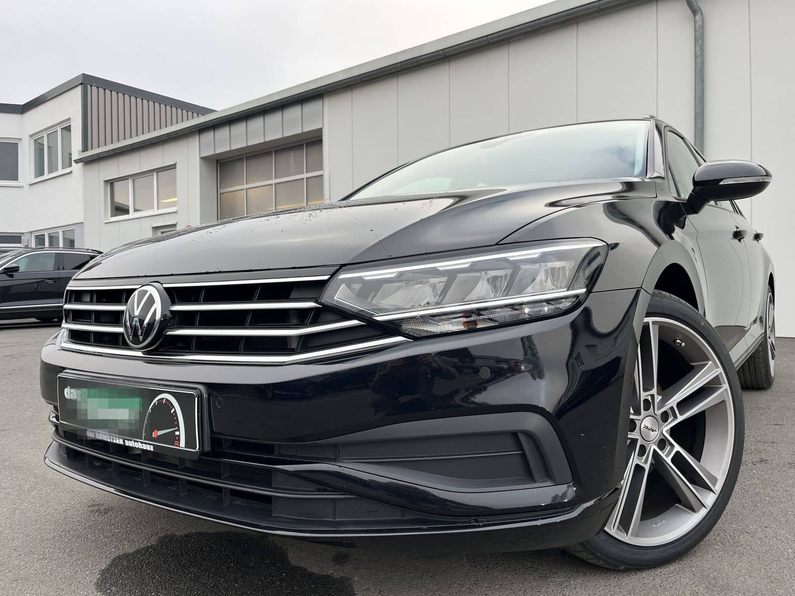 Volkswagen Passat Variant 2.0 TDI R-Line Optik 135€ m.20% A foto 1