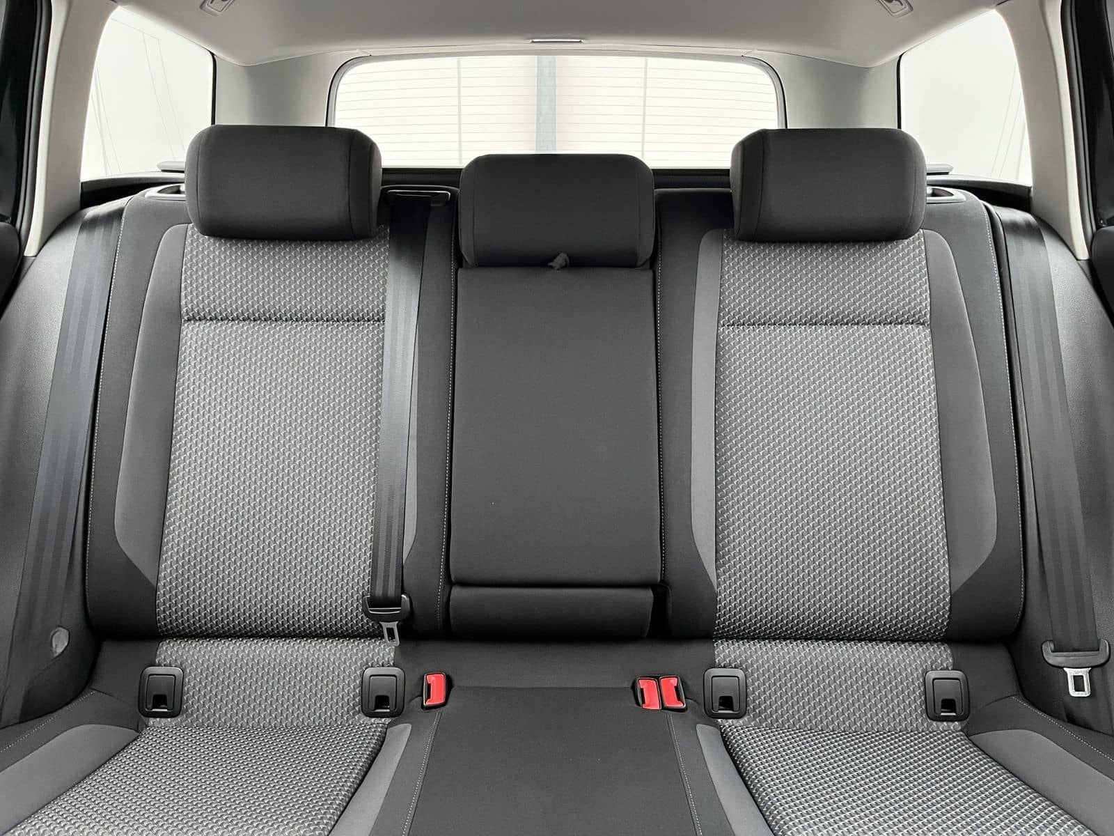 Volkswagen Passat Variant 2.0 TDI R-Line Optik 135€ m.20% A foto 16