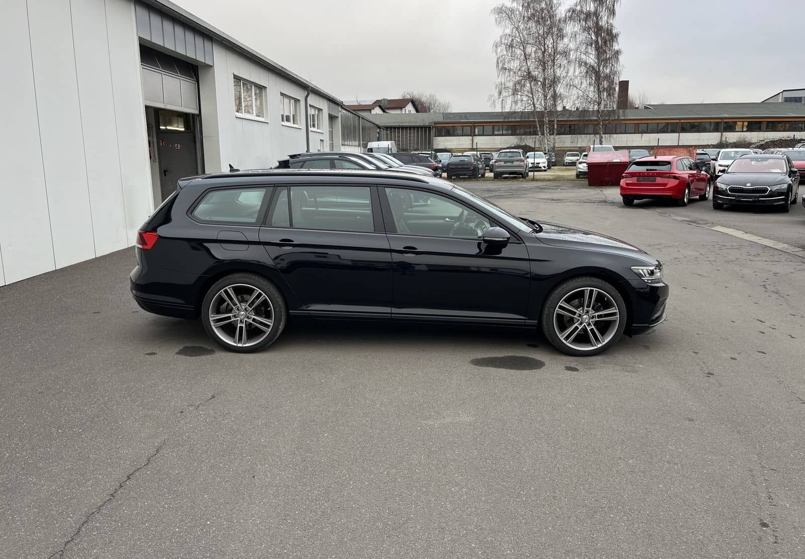 Volkswagen Passat Variant 2.0 TDI R-Line Optik 135€ m.20% A foto 5