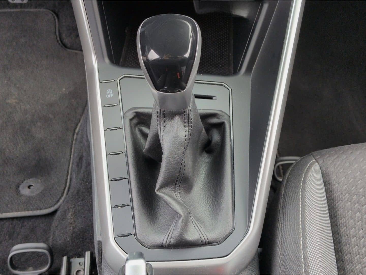 Volkswagen Taigo Life 1.0TSI*AHK Navi LED digCock R-Kam SHZ foto 11