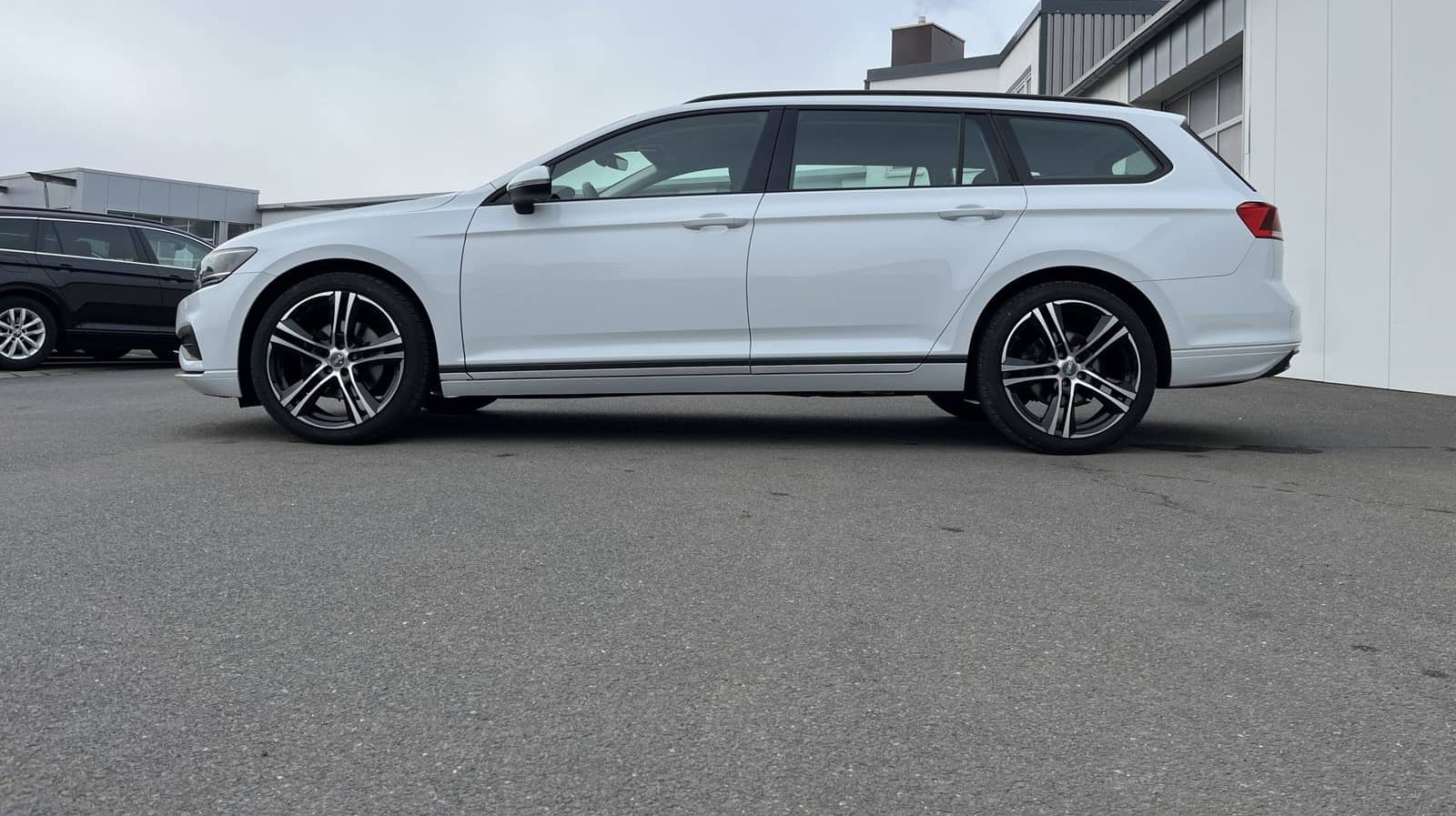 Volkswagen Passat Variant 2.0 TDI Conceptline R-Line Optik  foto 2