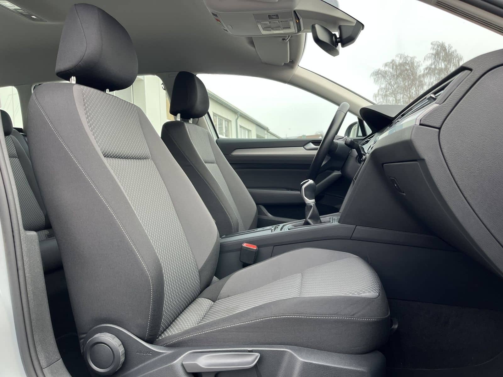 Volkswagen Passat Variant 2.0 TDI Conceptline R-Line Optik  foto 13