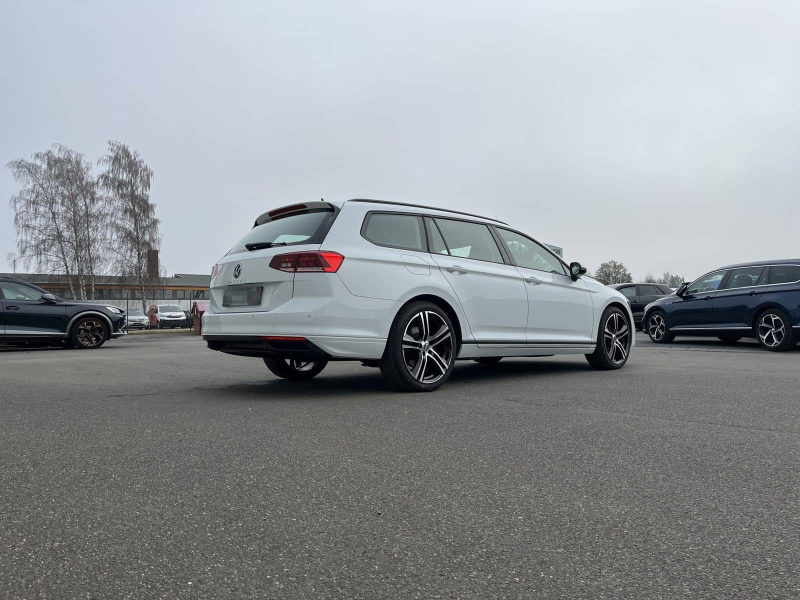 Volkswagen Passat Variant 2.0 TDI Conceptline R-Line Optik  foto 6