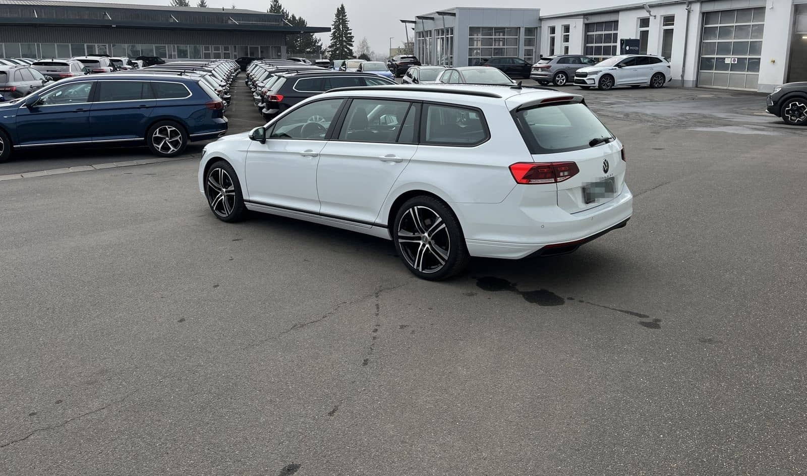 Volkswagen Passat Variant 2.0 TDI Conceptline R-Line Optik  foto 9