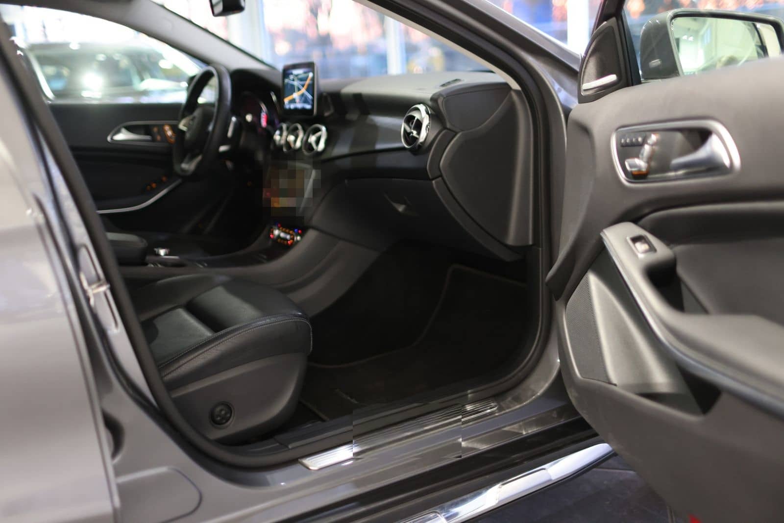 Mercedes-Benz GLA 250 AMG-LINE DISTRONIC / 360°-KAMERA foto 11